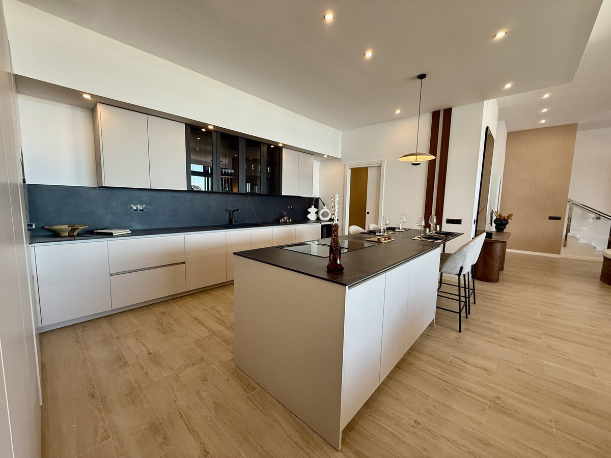 09885d04e0867bb6a94cc60f3de79a94 - 21