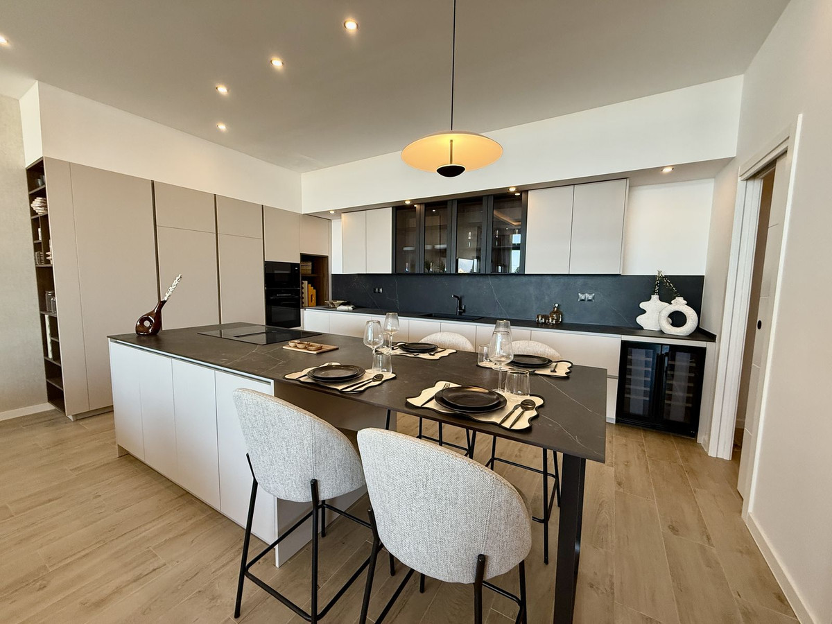 09885d04e0867bb6a94cc60f3de79a94 - 22