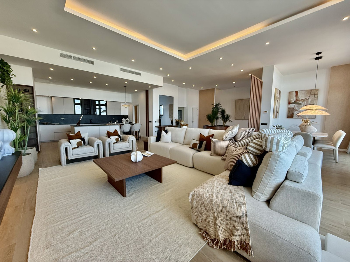 09885d04e0867bb6a94cc60f3de79a94 - 23