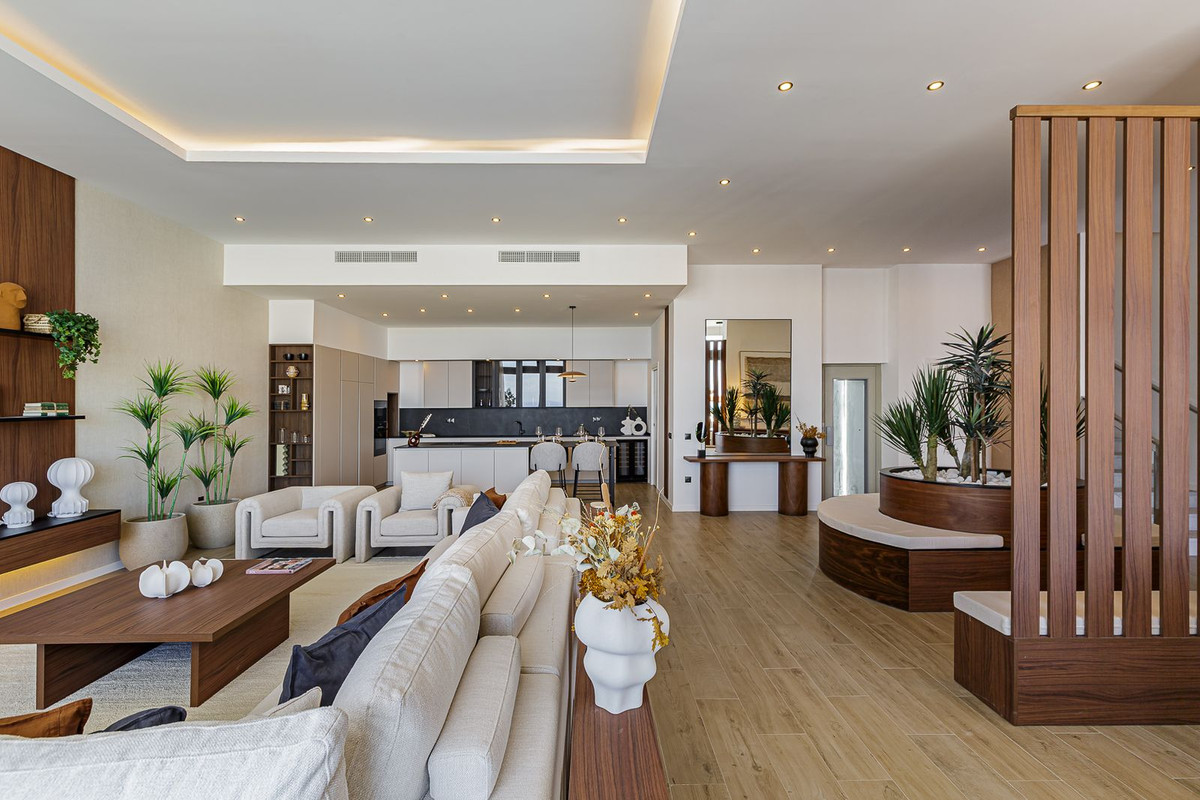 09885d04e0867bb6a94cc60f3de79a94 - 24