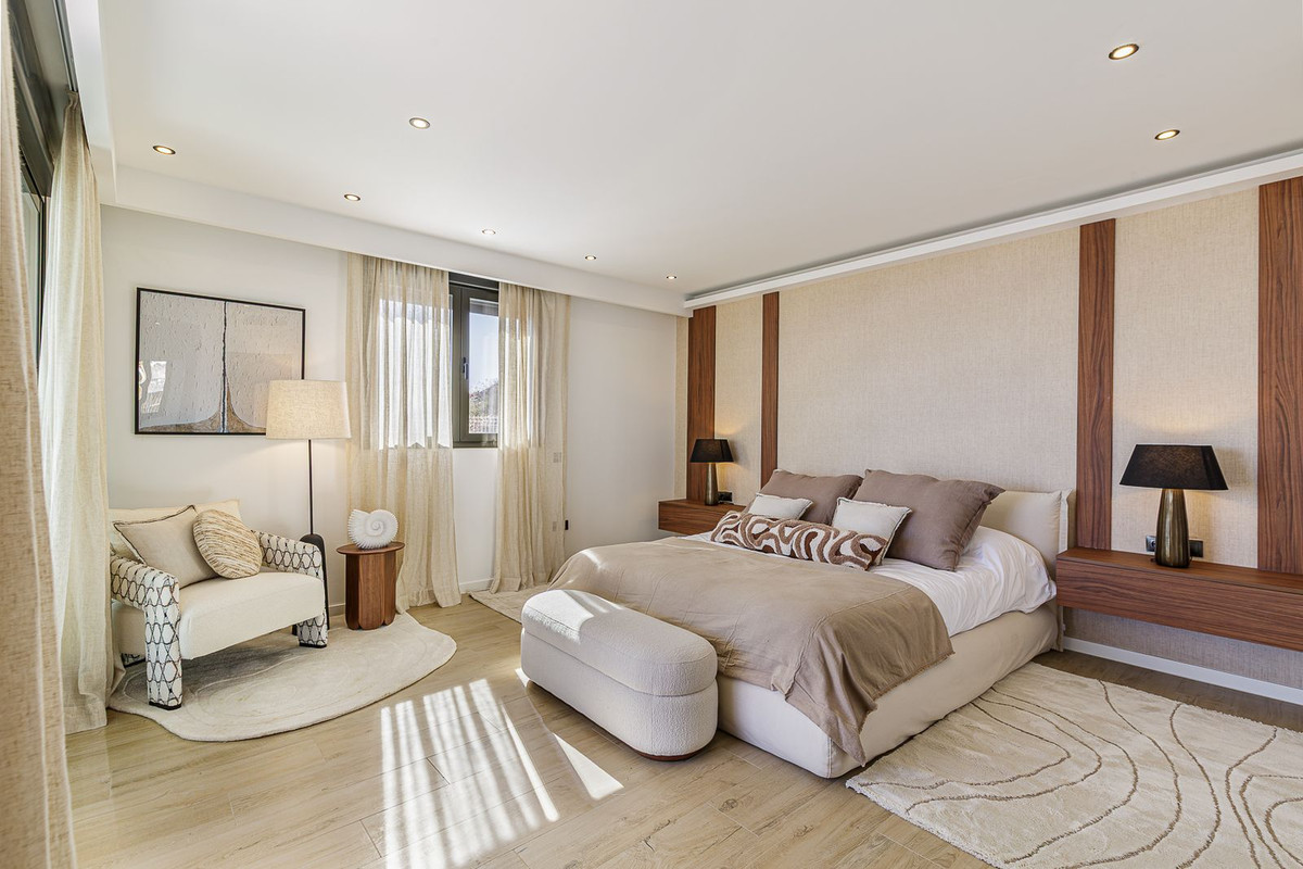 09885d04e0867bb6a94cc60f3de79a94 - 31