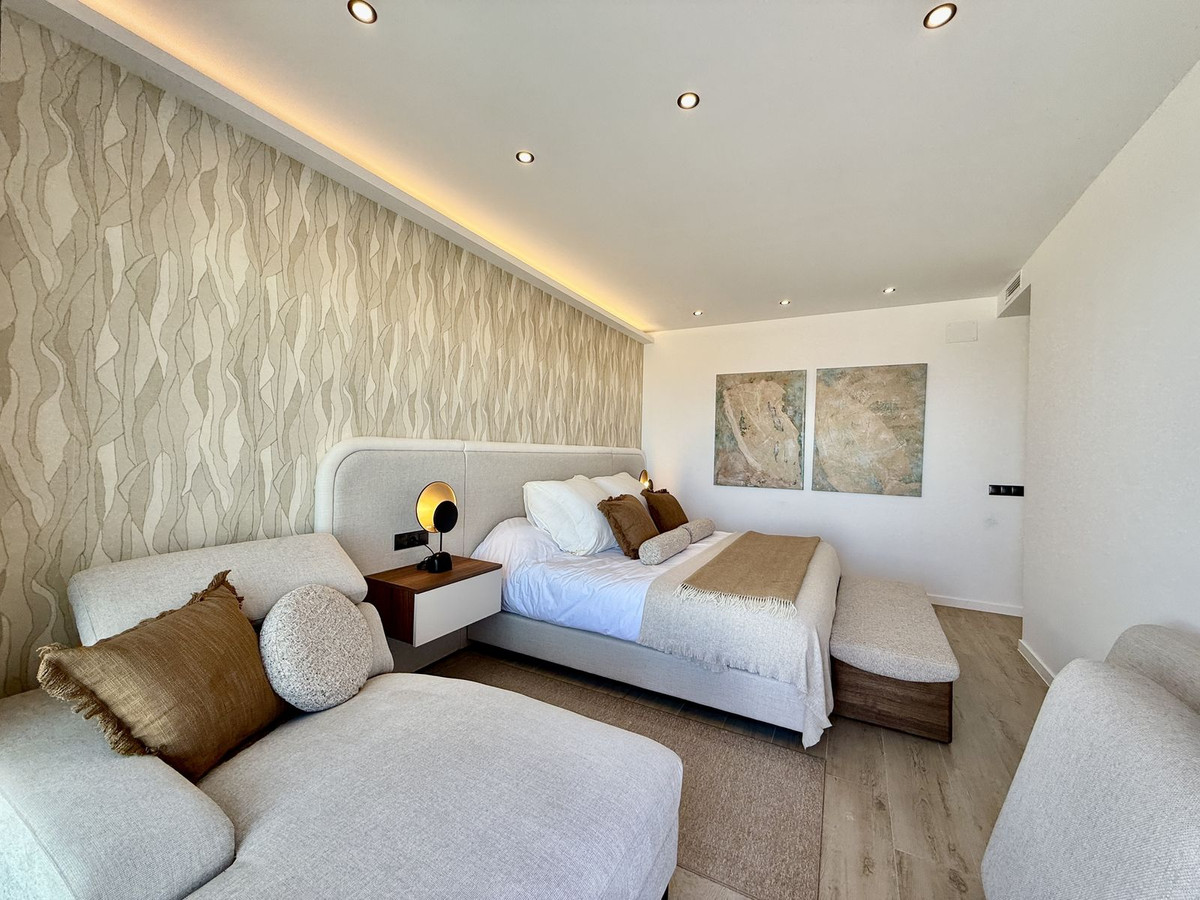 09885d04e0867bb6a94cc60f3de79a94 - 34