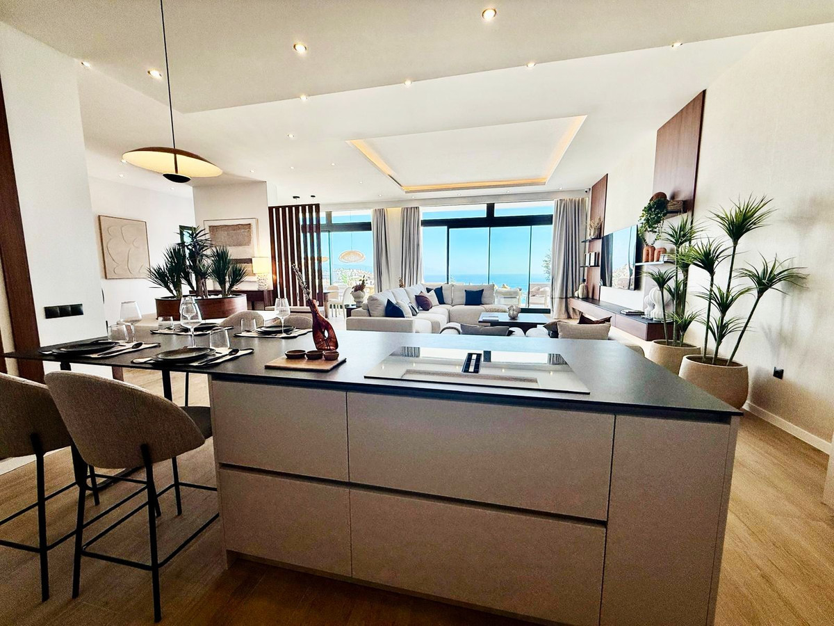 09885d04e0867bb6a94cc60f3de79a94 - 35