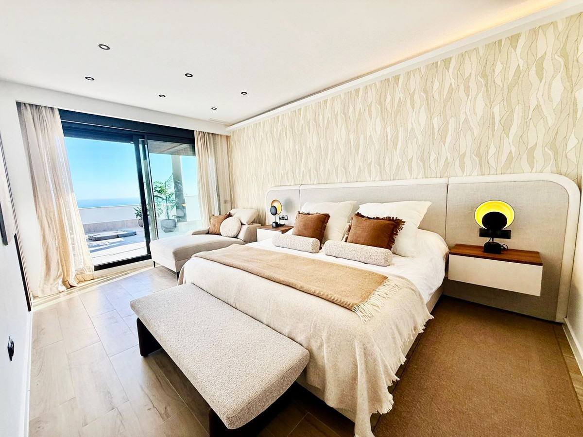 09885d04e0867bb6a94cc60f3de79a94 - 39