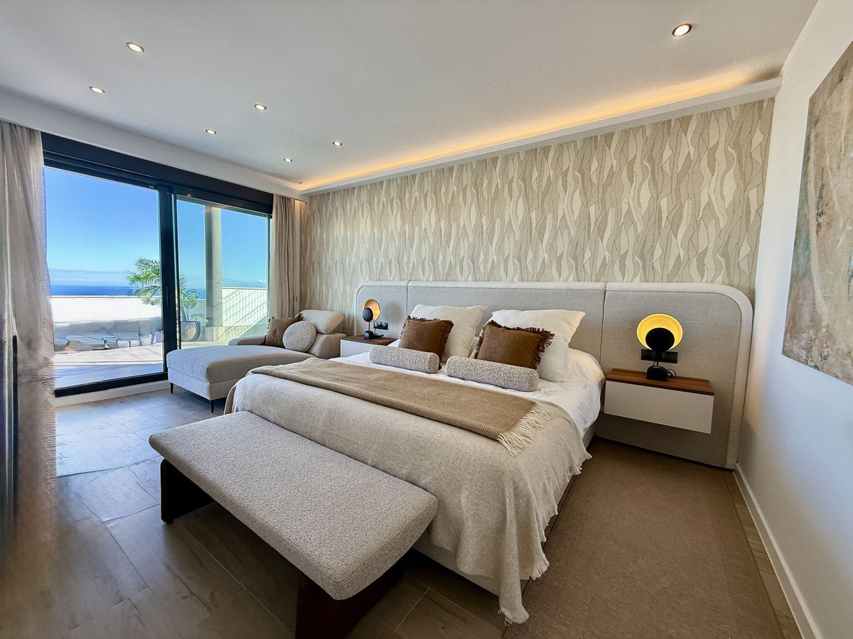 09885d04e0867bb6a94cc60f3de79a94 - 40