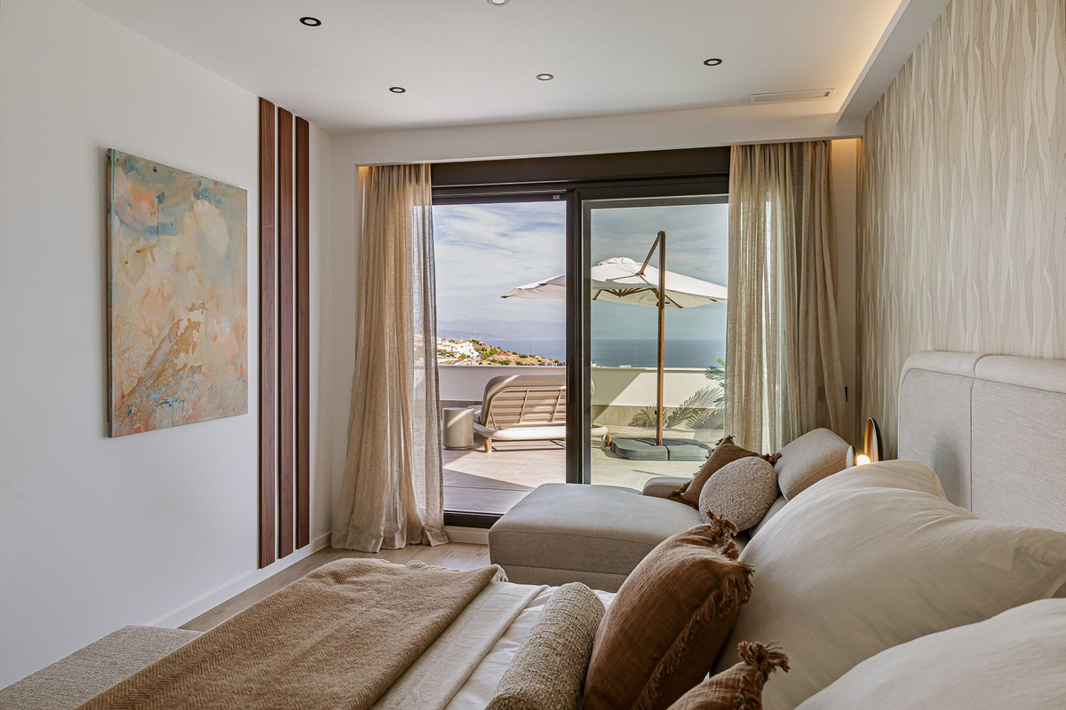 09885d04e0867bb6a94cc60f3de79a94 - 41