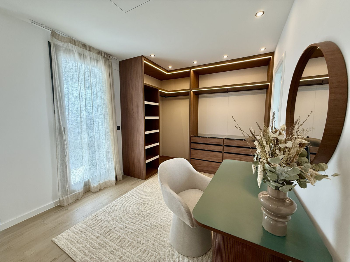 09885d04e0867bb6a94cc60f3de79a94 - 42