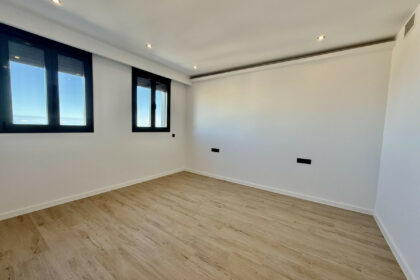 09885d04e0867bb6a94cc60f3de79a94 - 52