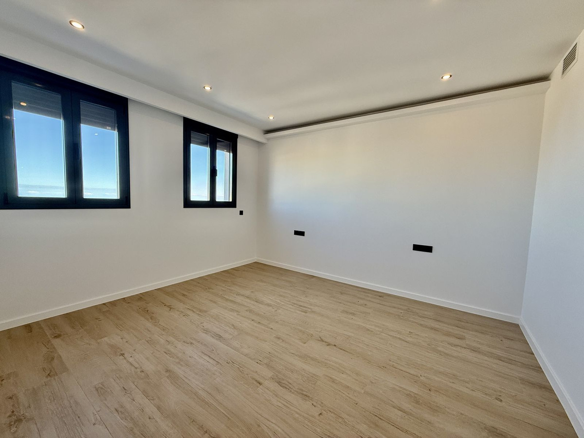 09885d04e0867bb6a94cc60f3de79a94 - 52