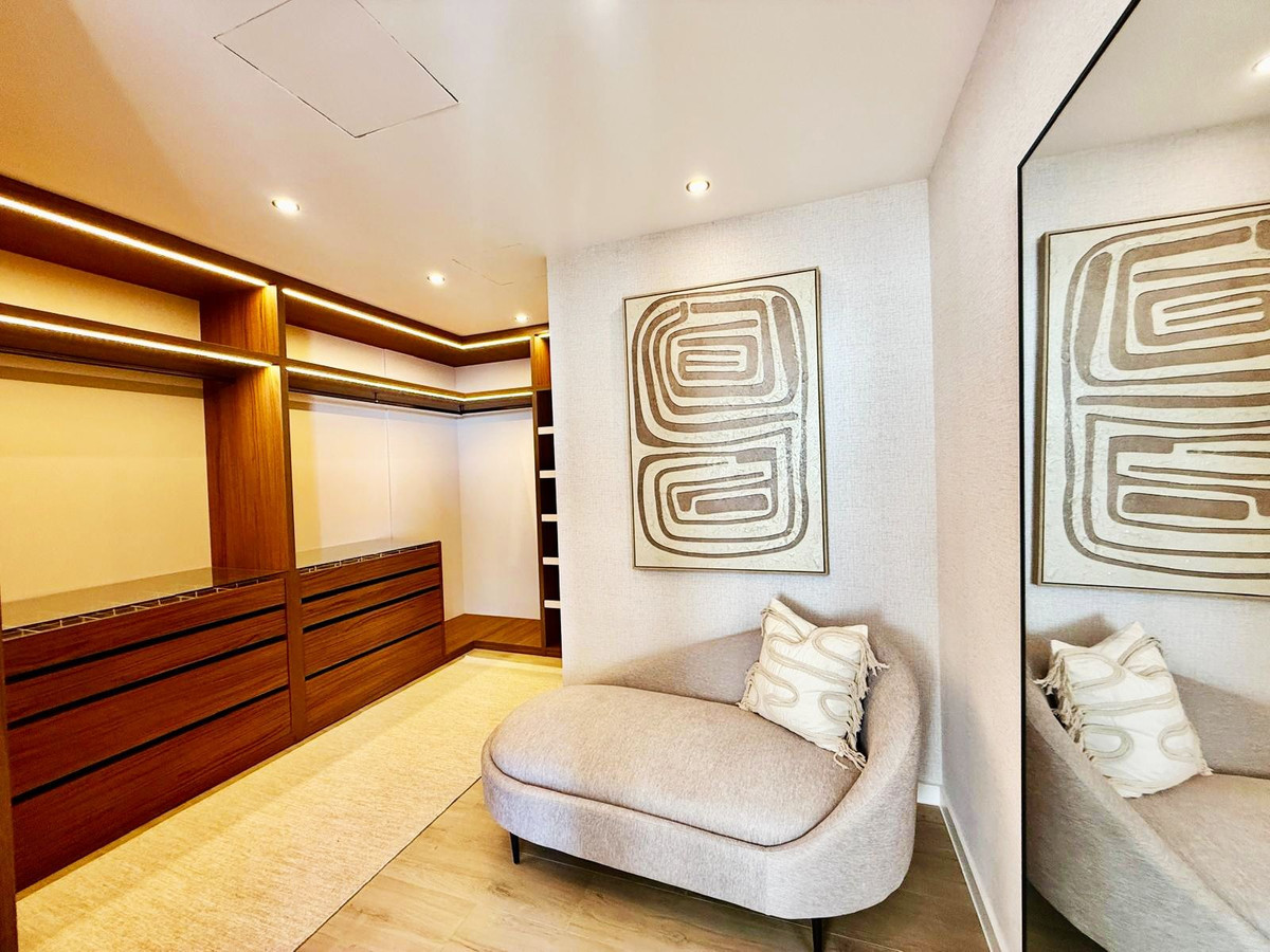 09885d04e0867bb6a94cc60f3de79a94 - 53