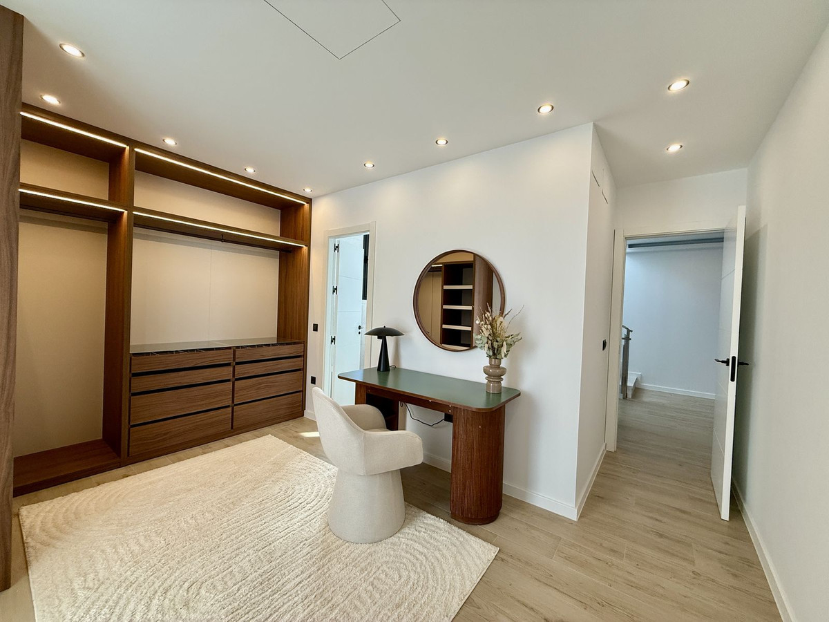 09885d04e0867bb6a94cc60f3de79a94 - 56