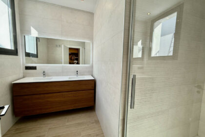 09885d04e0867bb6a94cc60f3de79a94 - 60