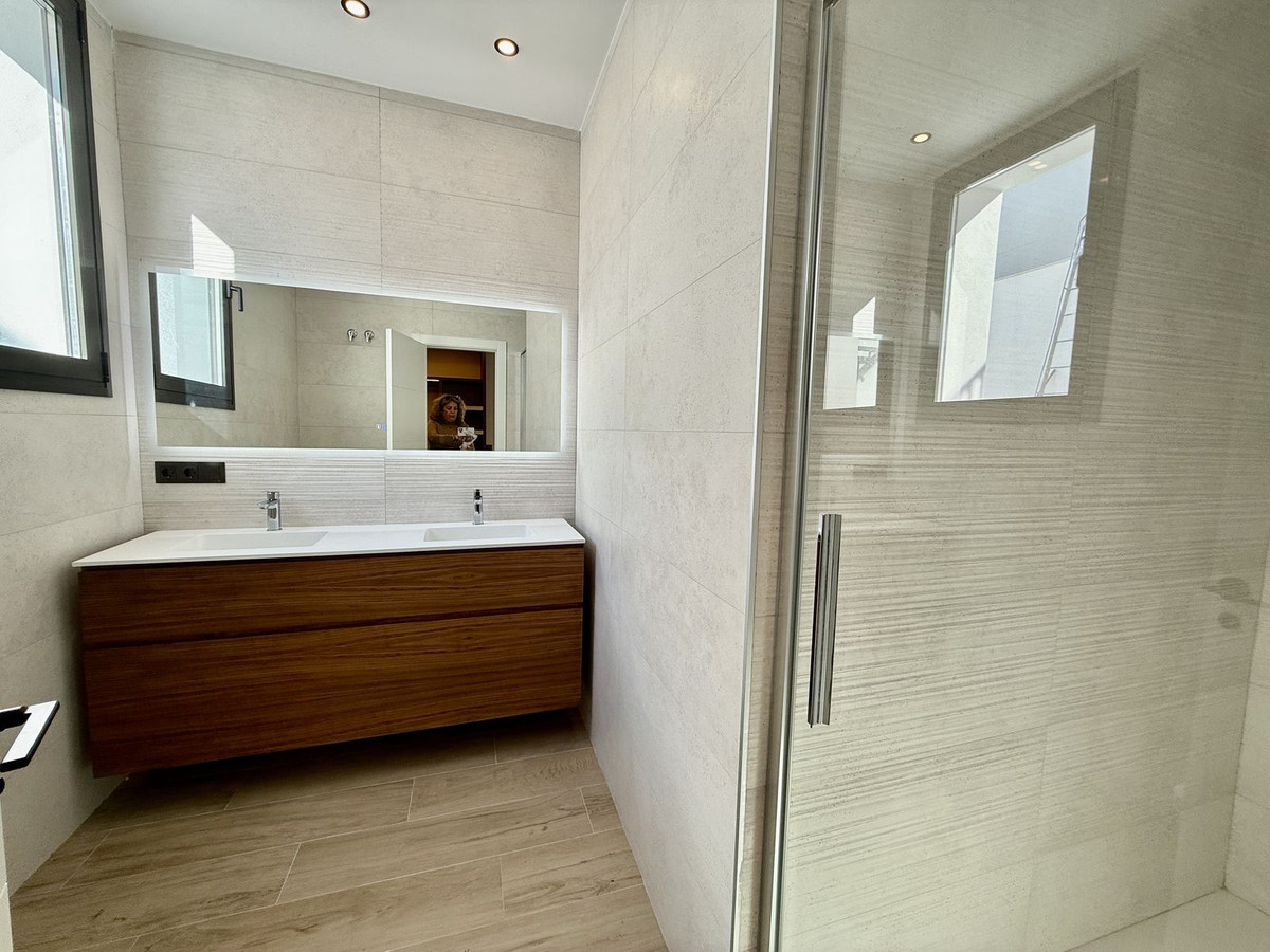 09885d04e0867bb6a94cc60f3de79a94 - 60