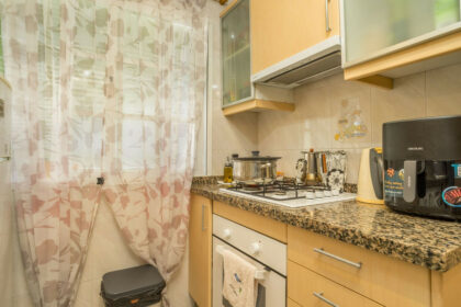 0a8ac5c17a5e85bbfa884d97a275ea13 - 18