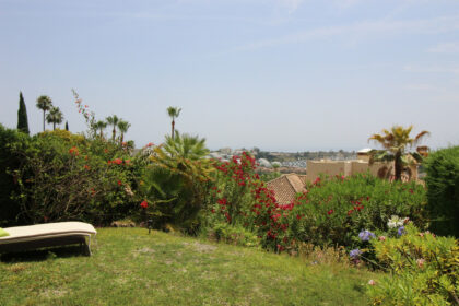 0c6d85edec484ea11dbf42a8fbe2393a - 25