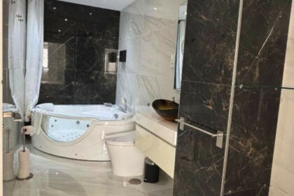 0e335f7de1d94db2a3c5d41ae5a68181 - 15