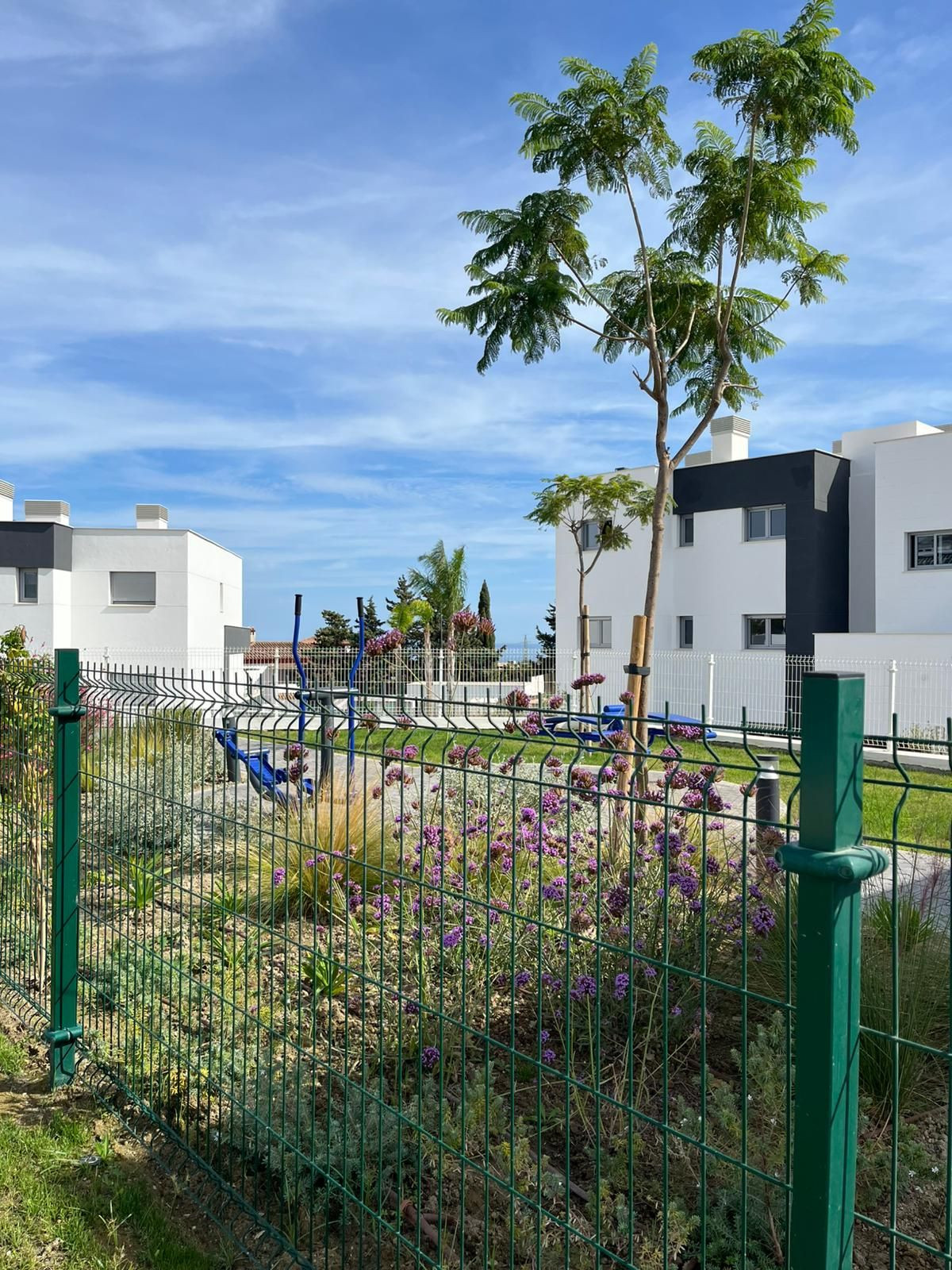 1092e88d5753ae56ec2428850901a29b - 27