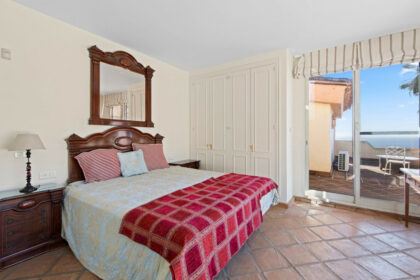 125d320e91d9b7f3611256610639e17e - 12