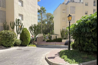 1300b8fbf5e1a5d45d5de415d3e40421 - 22