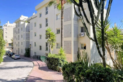 1300b8fbf5e1a5d45d5de415d3e40421 - 23