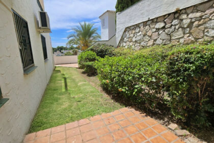 132ecda53a2196fe2150bb0e003887f8 - 12