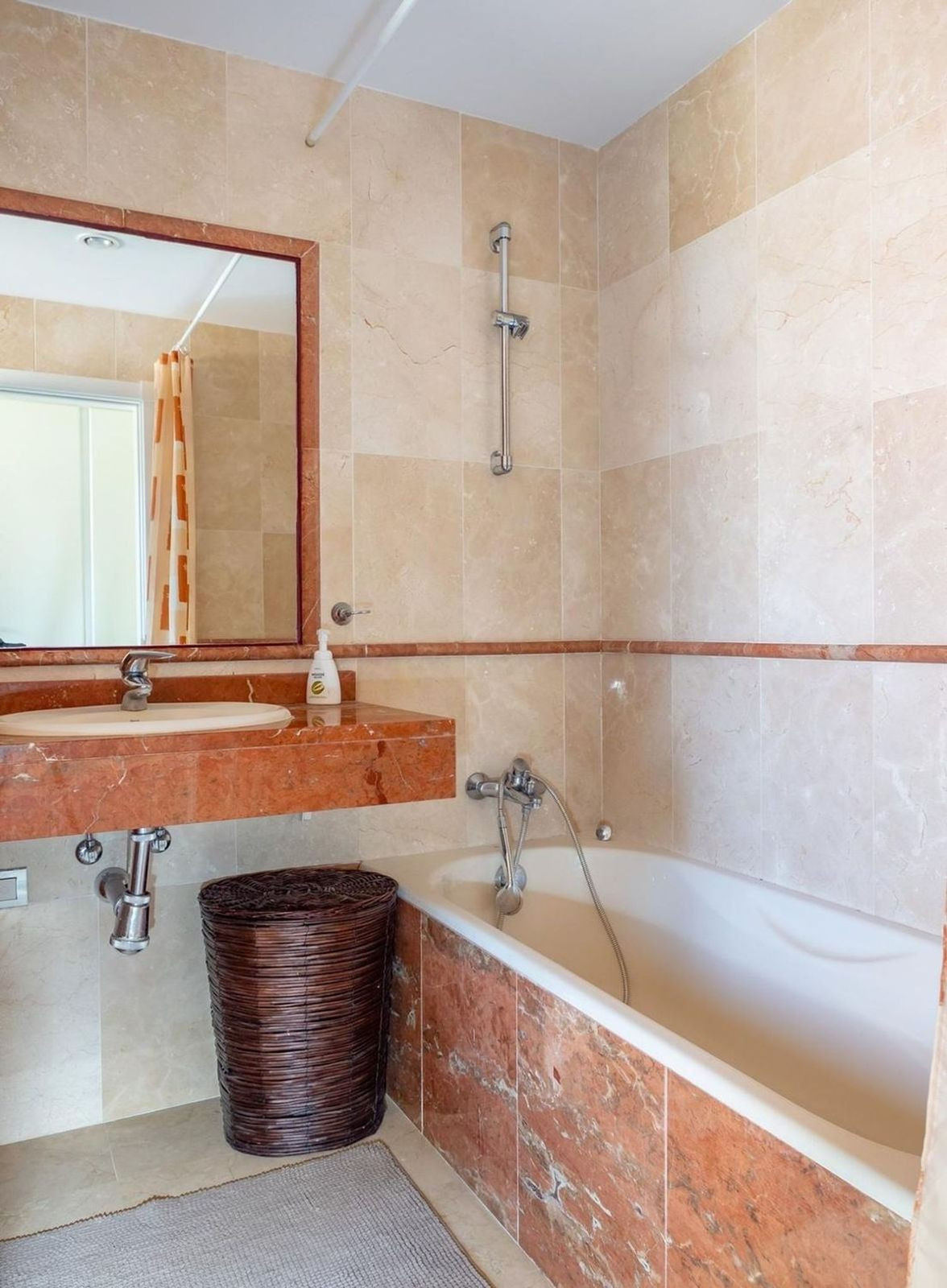 143811d5b44cc911f2dbfe3664c83917 - 18