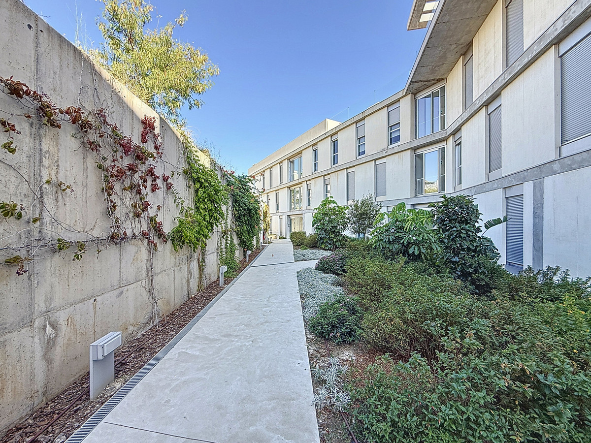 16f5d6666b2100167e1009518791cc7d - 24