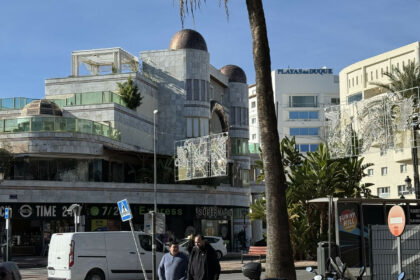 1a3186dd72b3a83040cf0ceeb0762661 - 52