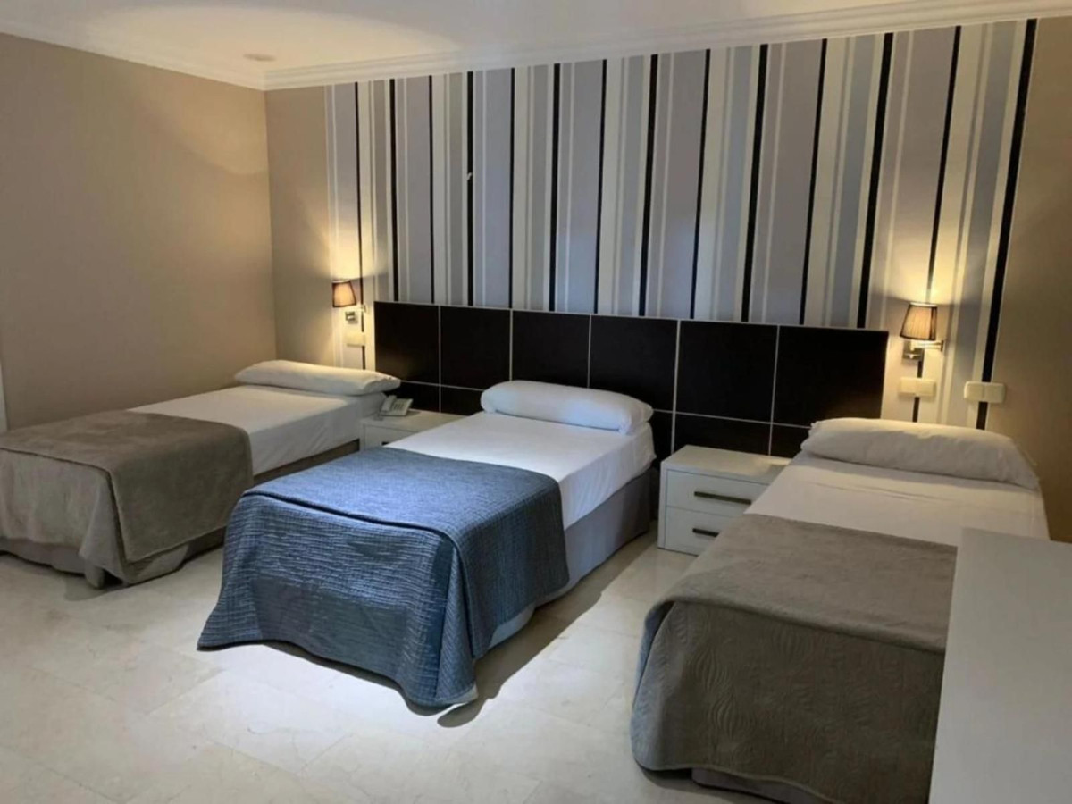 1b0198f8e2f6b96e43e4f8f70fd05ac9 - 13