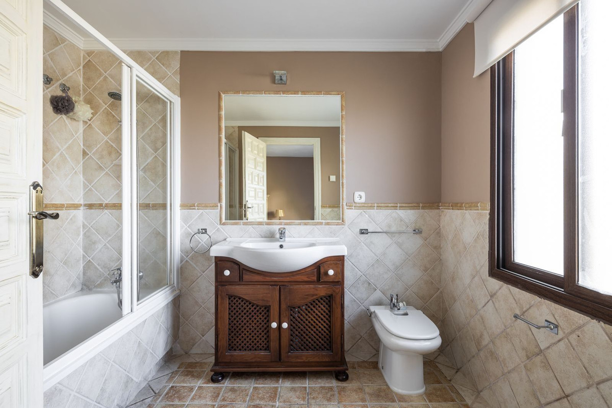 1c4f6e8b581a7fd768083c8dbaef128d - 15