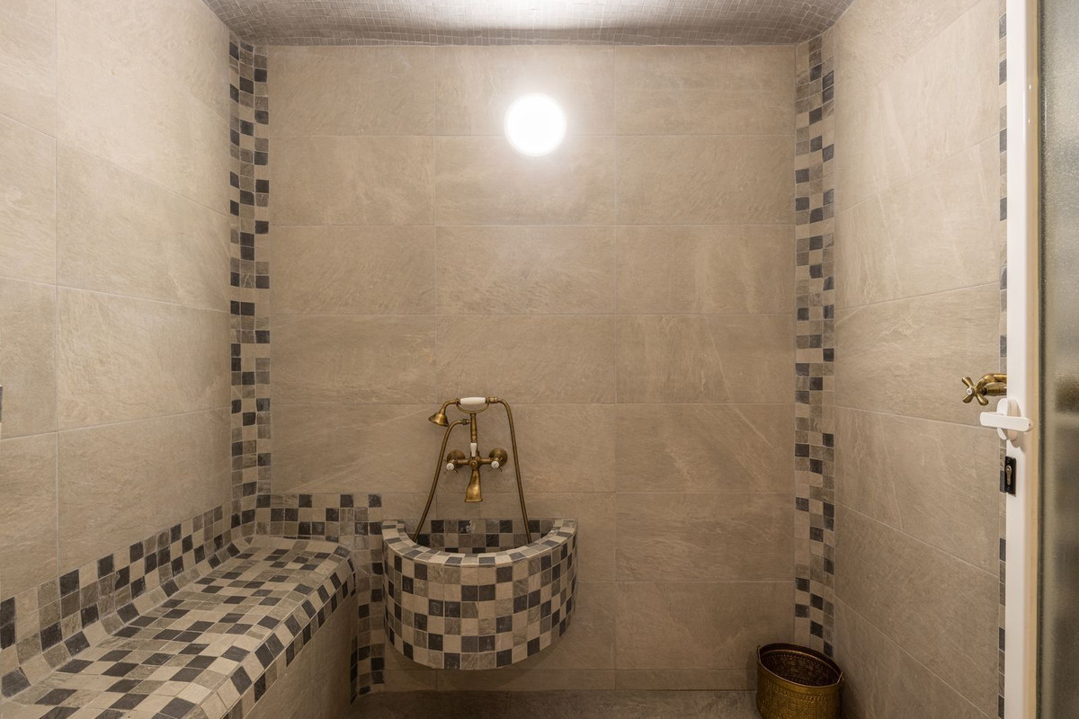 1c4f6e8b581a7fd768083c8dbaef128d - 16