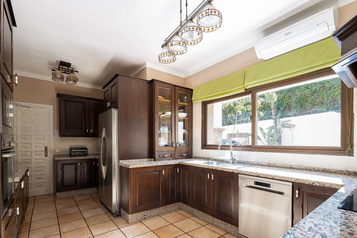 1c4f6e8b581a7fd768083c8dbaef128d - 19