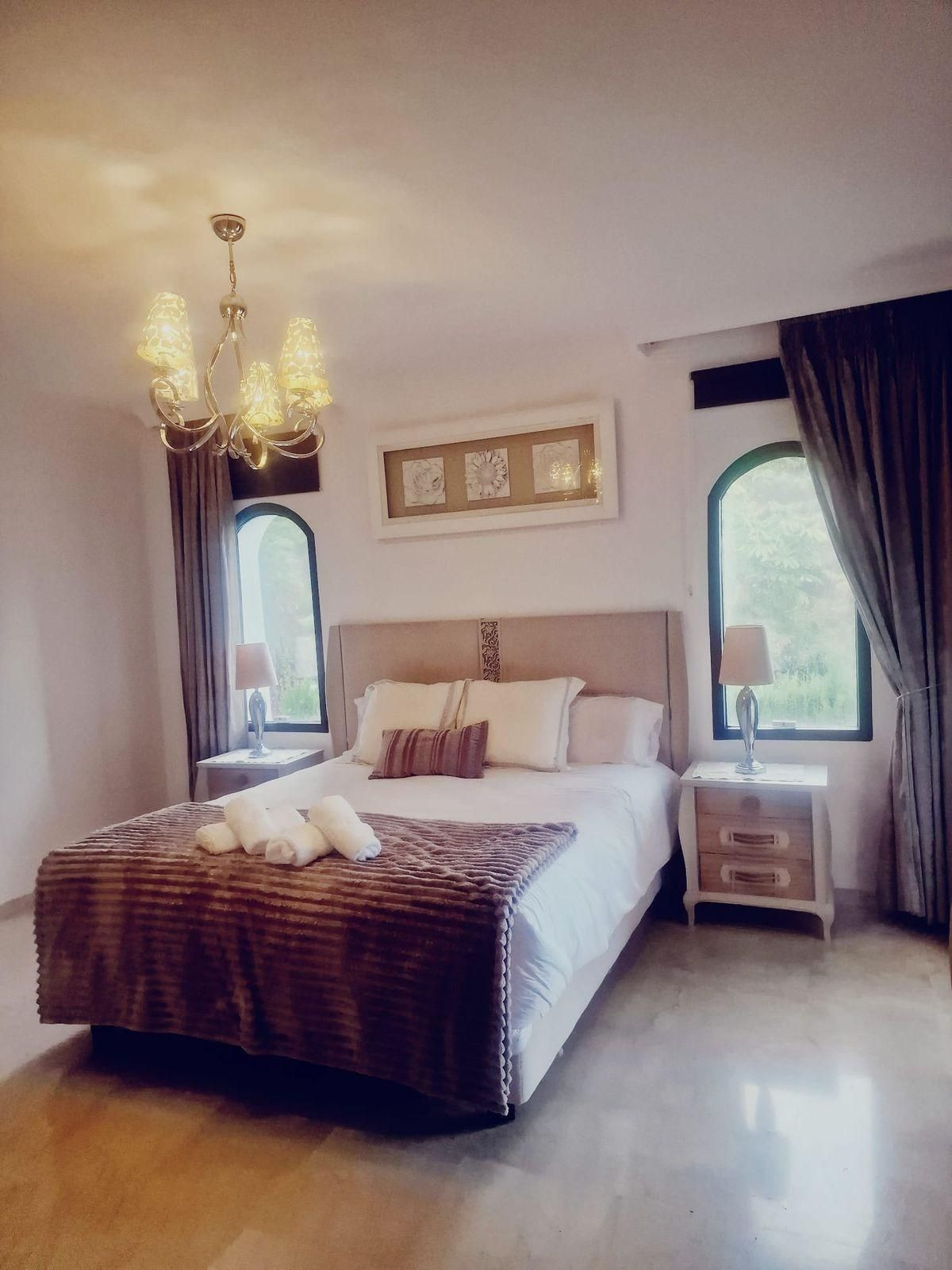 1c4f6e8b581a7fd768083c8dbaef128d - 24