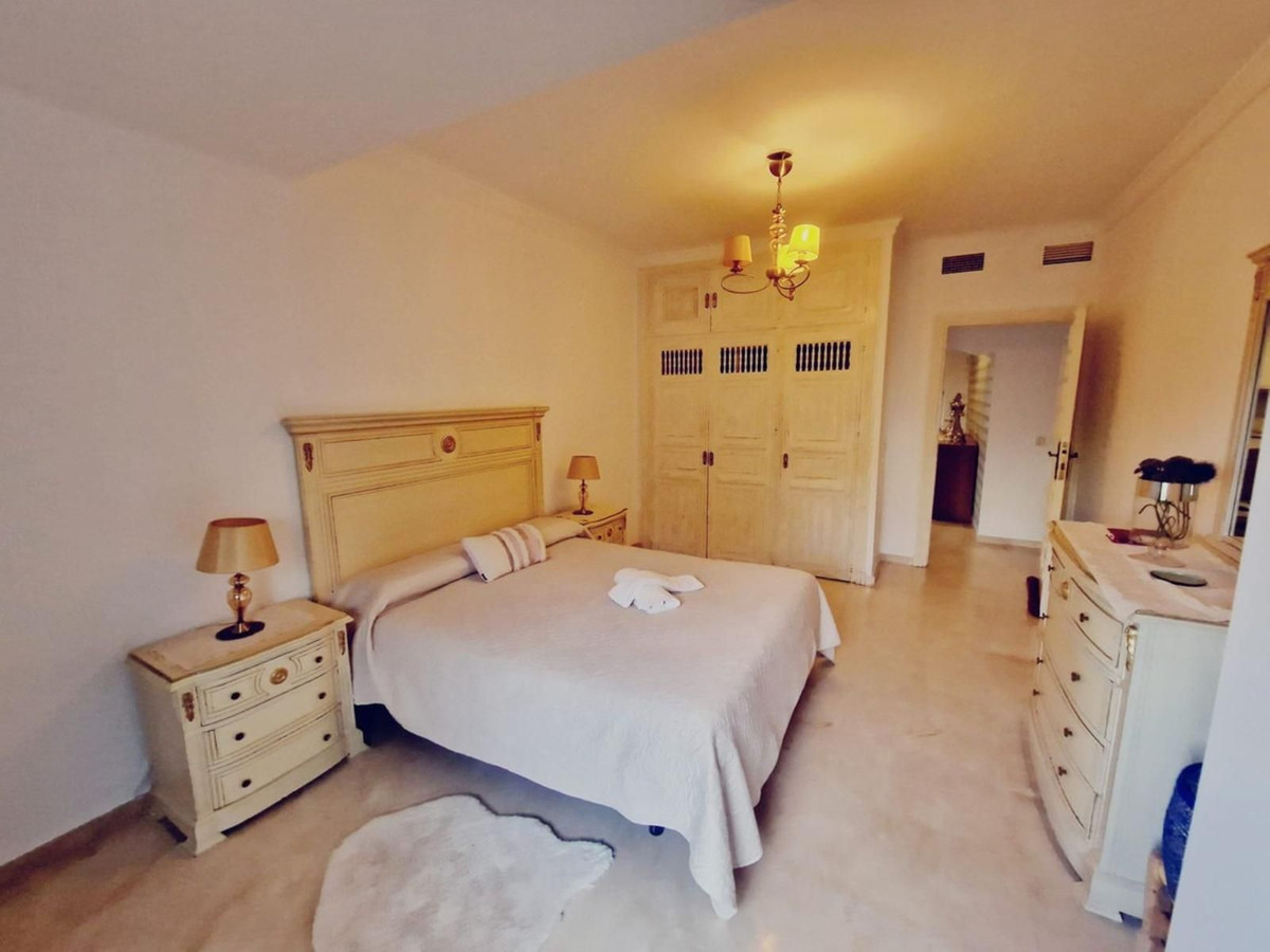 1c4f6e8b581a7fd768083c8dbaef128d - 35