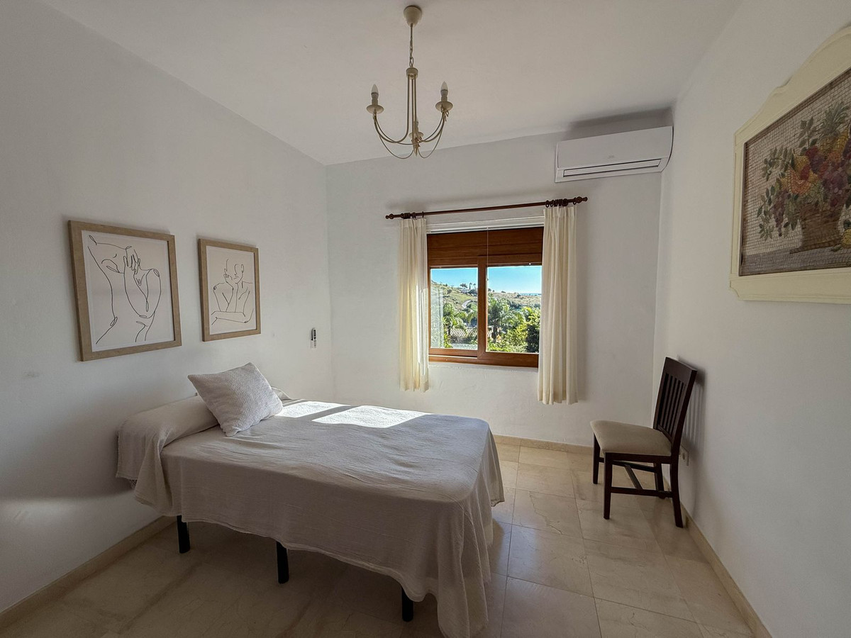 1f65b4d5a4c9de549c571eefcdc3ed23 - 18