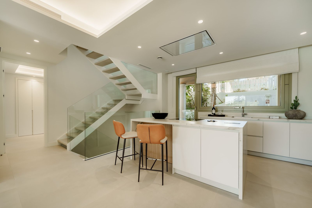 2429b7f3539b6eaaf053e4730bc74162 - 17