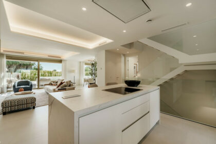 2429b7f3539b6eaaf053e4730bc74162 - 18