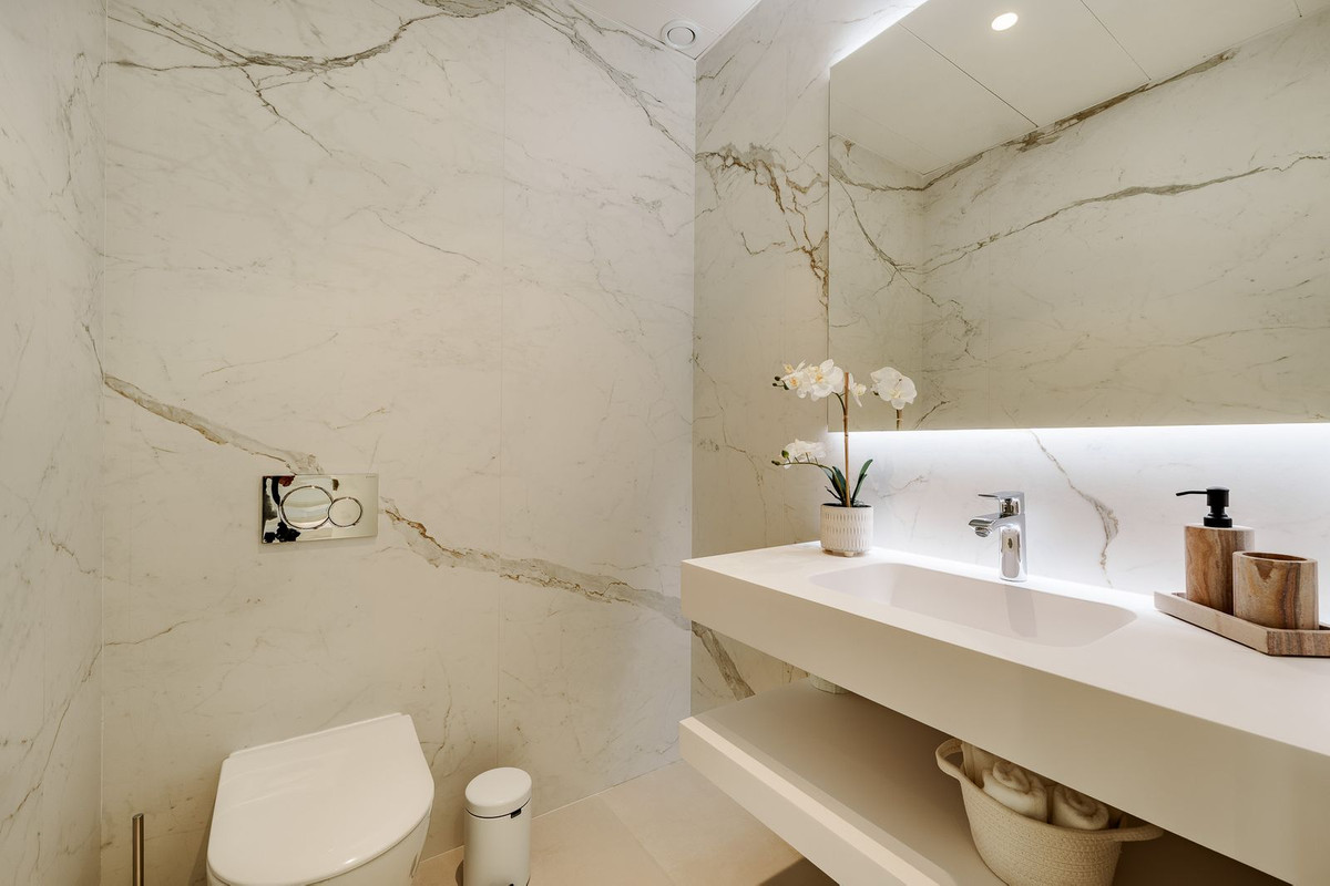 2429b7f3539b6eaaf053e4730bc74162 - 21