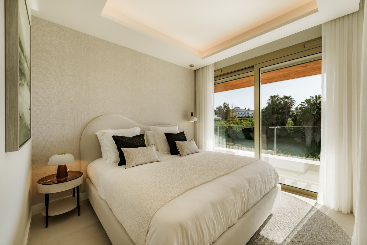 2429b7f3539b6eaaf053e4730bc74162 - 32