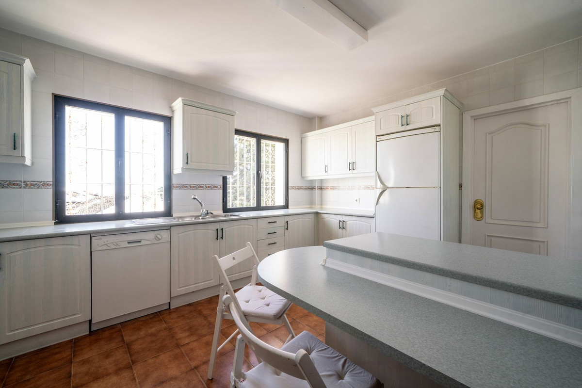 2544167269d1a3385732e8d4eb83e931 - 24