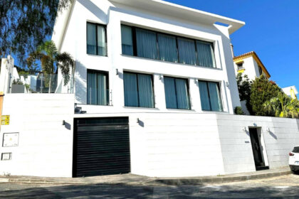 294f9a883c31f05bfa9ddc75c9a68af5 - 1