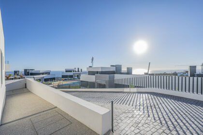 2c3d3654401a848f84326801a799839c - 12