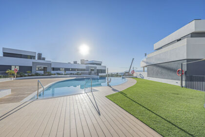 2c3d3654401a848f84326801a799839c - 2