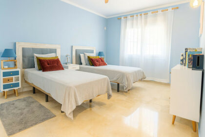 346f99cf6159e1cbd0f9d2ec5284dd8b - 18