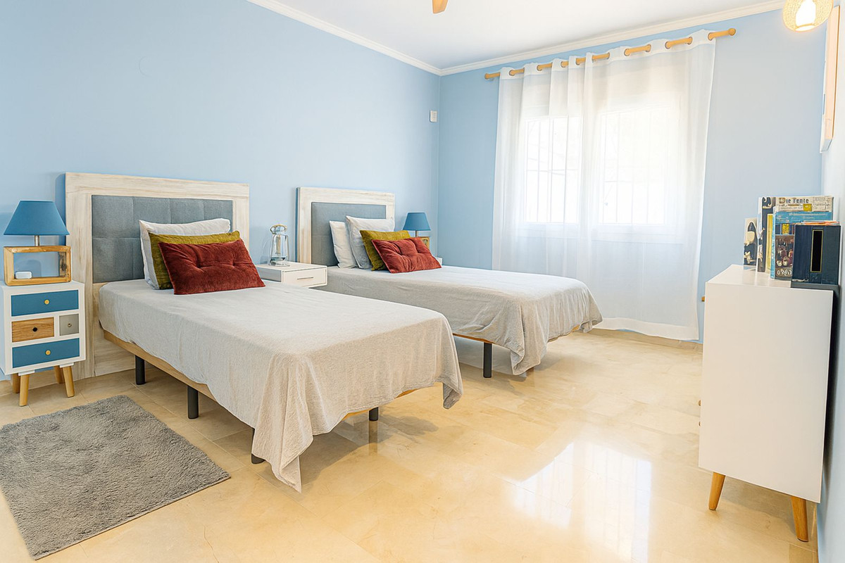 346f99cf6159e1cbd0f9d2ec5284dd8b - 18