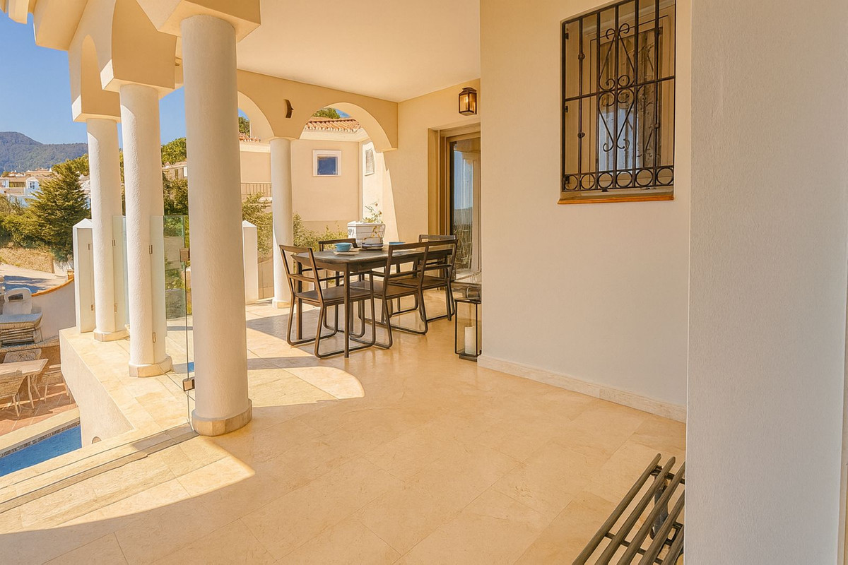 346f99cf6159e1cbd0f9d2ec5284dd8b - 35