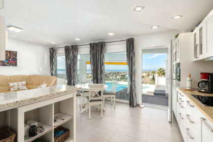 373aa4900154e773058d7e50f591cc20 - 12