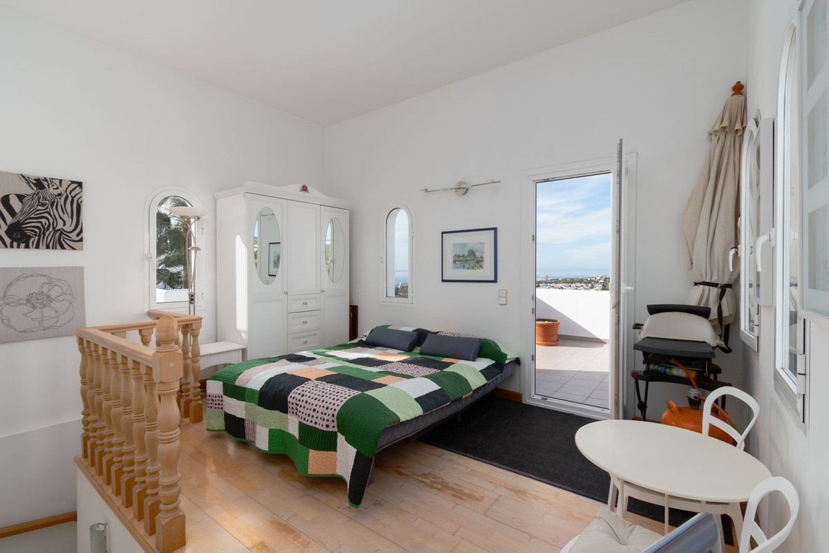 373aa4900154e773058d7e50f591cc20 - 32