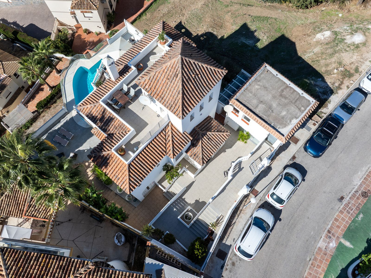 373aa4900154e773058d7e50f591cc20 - 35