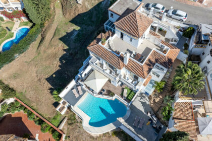 373aa4900154e773058d7e50f591cc20 - 37